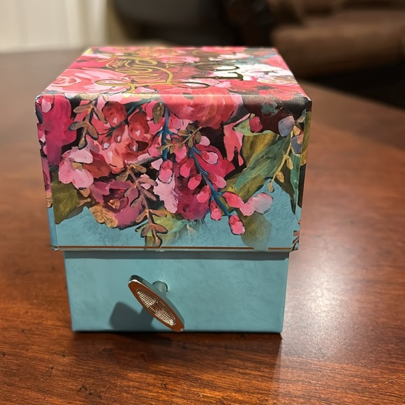 Punch Studio Music Box with Rose Soap - Picture 7 of 7